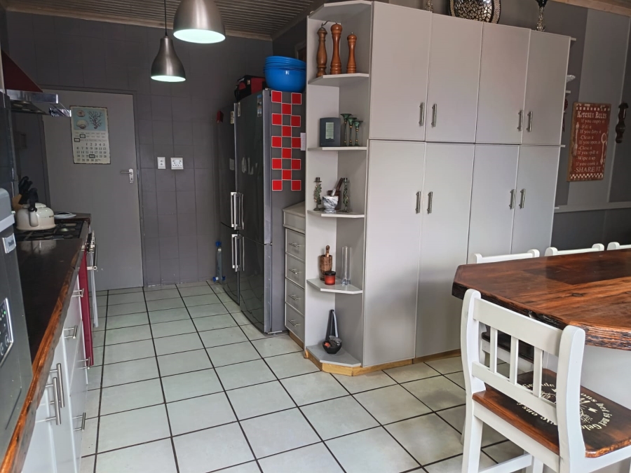To Let 7 Bedroom Property for Rent in Humansdorp Eastern Cape